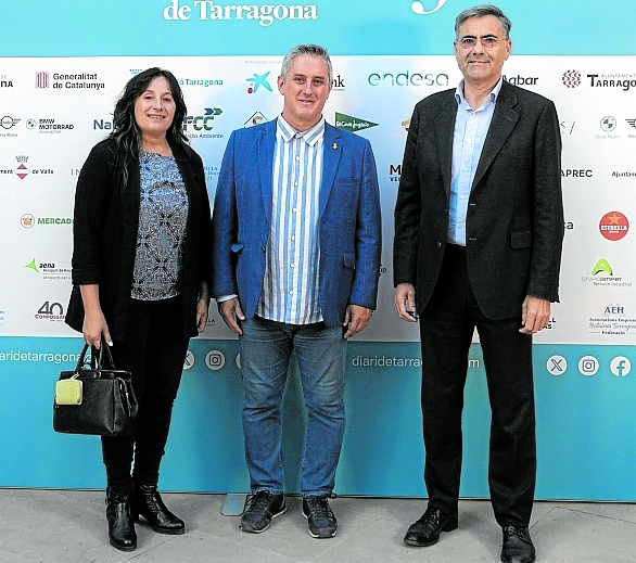 Maria Lluïsa Lastra; Ramón Ferré Solé, alcalde de Calafell; y José María Chavarría, consejero delegado de HIFE.